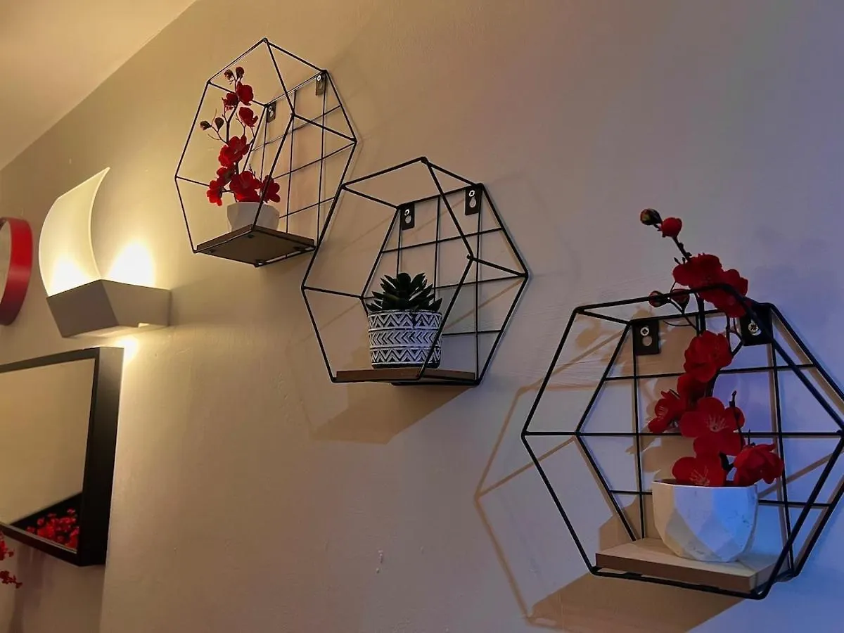 Apartamento Vivid, Stylish, Central, Bold, Retro, Intimate, Red Accents, Striking Design, City Centre, 1Br Sheffield Reino Unido