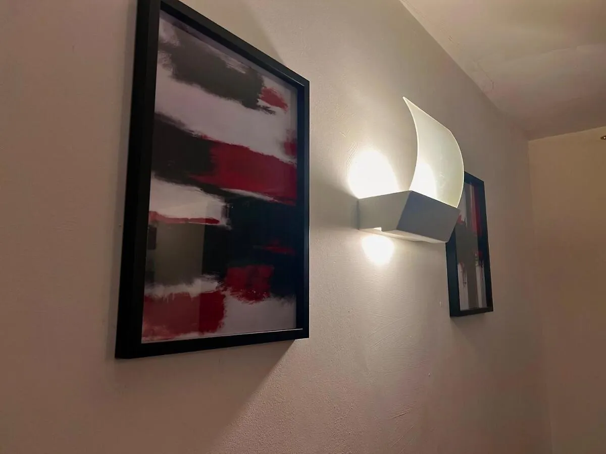 Apartamento Vivid, Stylish, Central, Bold, Retro, Intimate, Red Accents, Striking Design, City Centre, 1Br Sheffield